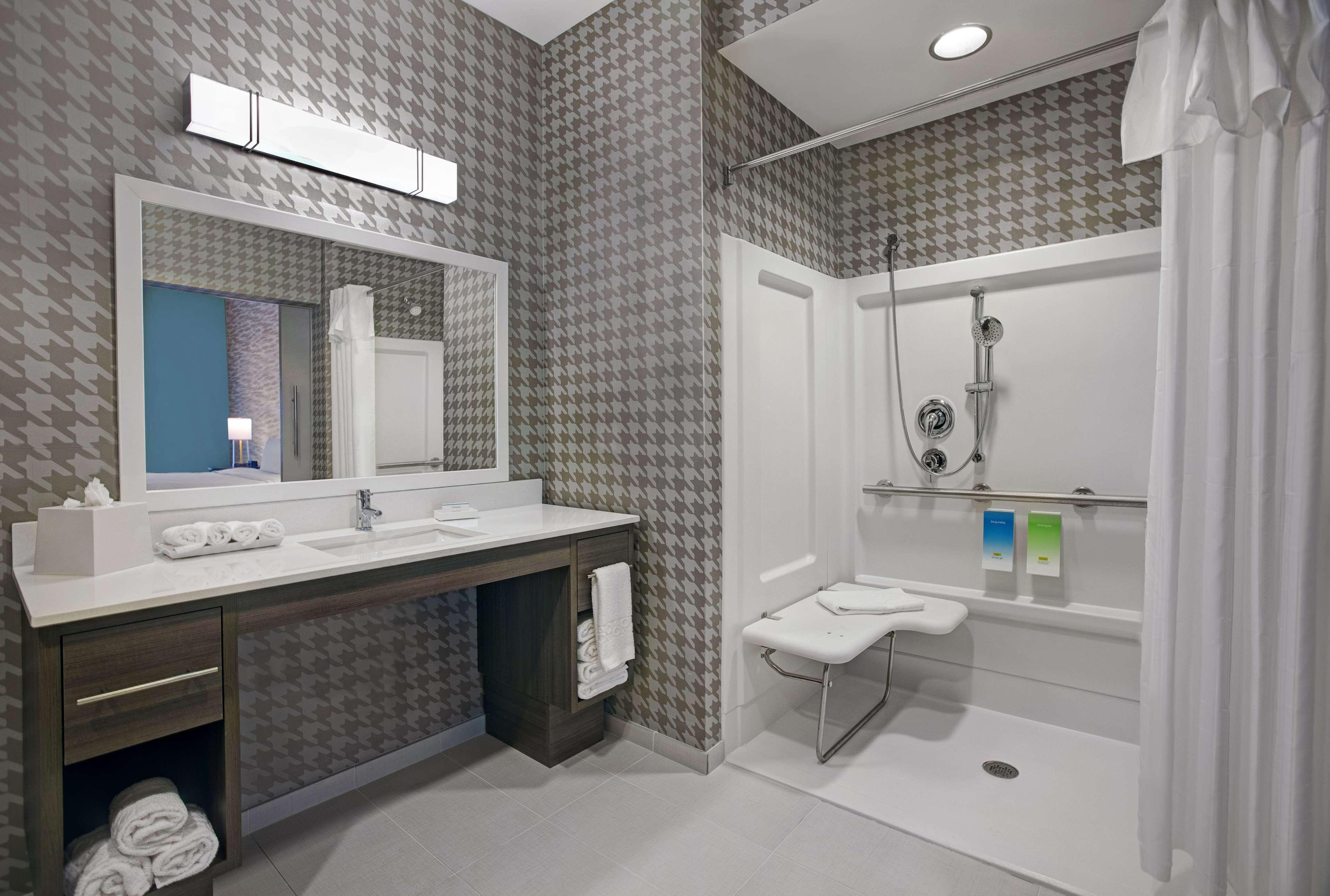 Home2 Suites By Hilton Richmond Exterior photo